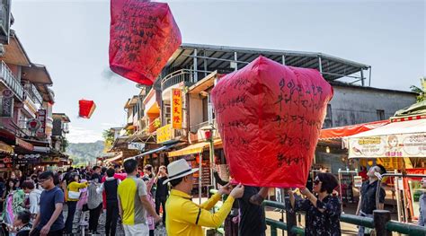 Shifen Half Day Guided Tour With Pingxi Sky Lantern Experience Taipei