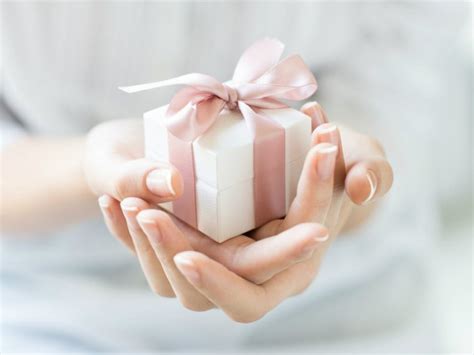 Offer your loved ones the gift of green with plantable gifts. No Flowers - Six Alternative Sympathy Gifts - Funeral Zone ...