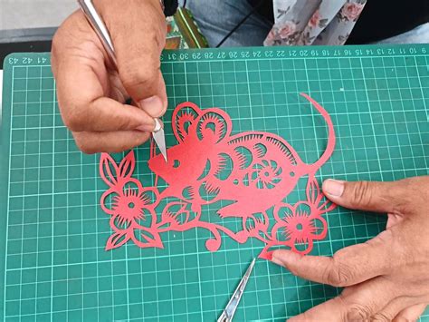 Malay Homemaker Masters The Art Of Chinese Paper Cutting The Star