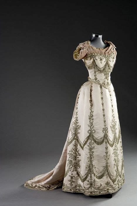 Ye Olde Fashion Historical Dresses Fashion Fashion History