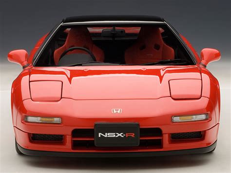 The honda / acura nsx was introduced in 1990 and began production in 1991 at a time when the japanese constructor was dominating the world of formula 1 motor racing. Honda NSX Type R 1992 - Die-cast model - AutoArt 73298