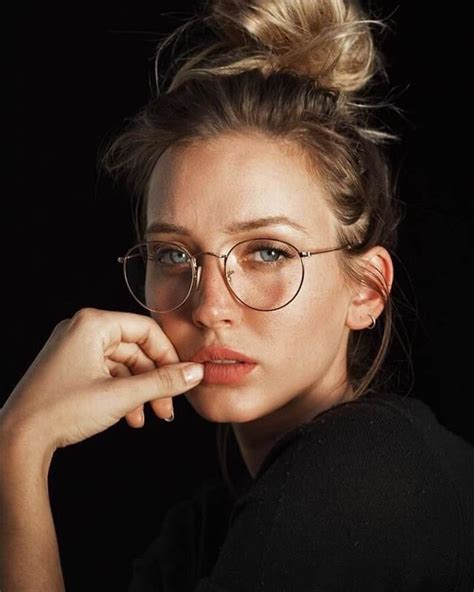 Carolina Porqueddu In 2020 Glasses Trends Fashion Eye Glasses Glasses Frames Trendy