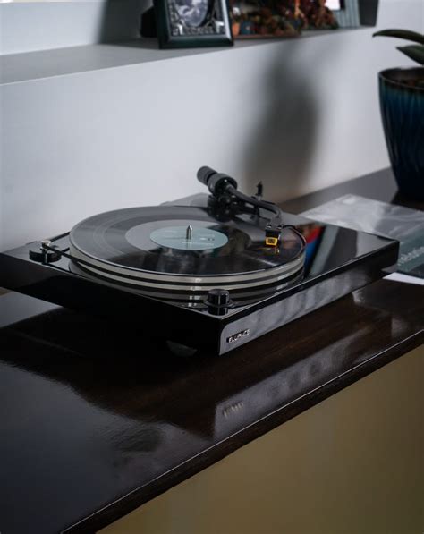 RT N Reference High Fidelity Vinyl Turntable Fluance Fluance