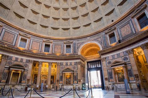 A Glimpse Inside Pantheon Rome Altars Churches And Oculus