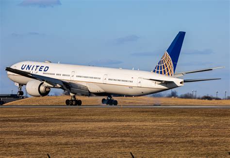N2331u United Airlines Boeing 777 300er By Adam Jackson Aeroxplorer