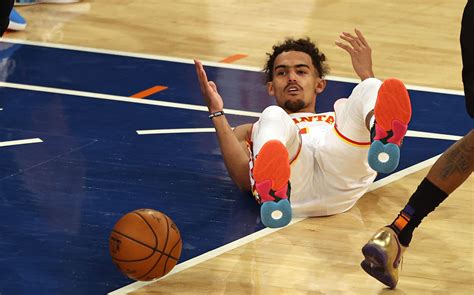 Knicks Vetan A Fan Que Escupió A Trae Young En Los Playoffs De La Nba