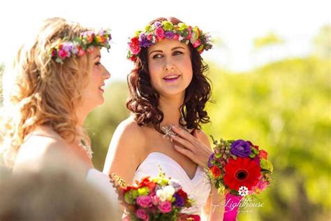 11 Eye Poppingly Beautiful Bridal Flower Crowns Easy Weddings