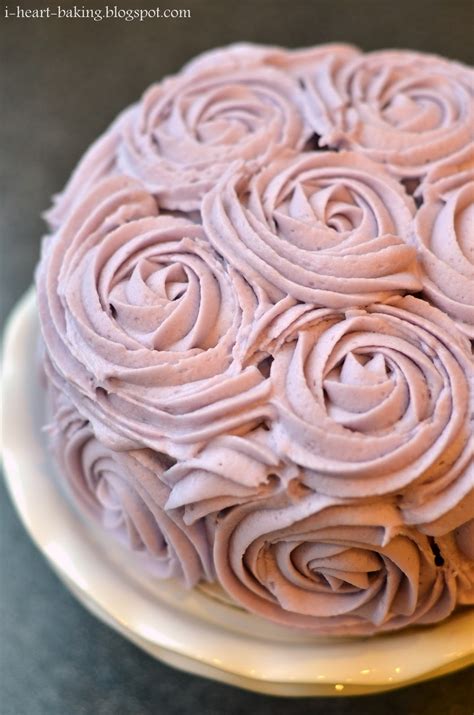 I Heart Baking Roses Cake