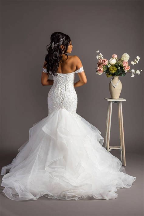 Off The Shoulder Mermaid Wedding Dress A Fashionable Choice For Brides In 2023 Fashionblog