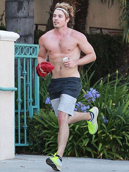 16 Sexy Celebrity Six Packs Josh Henderson