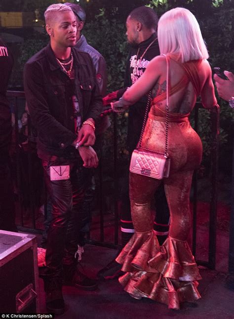 Blac Chyna Chats Up Ex Babefriend Mechie At Music Event Daily Mail Online