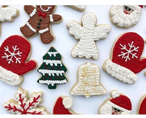 The mixture of shortening and butter makes it easy to pipe, plus it hardens beautifully! Pin by L B on Cookies (With images) | Christmas cookies ...