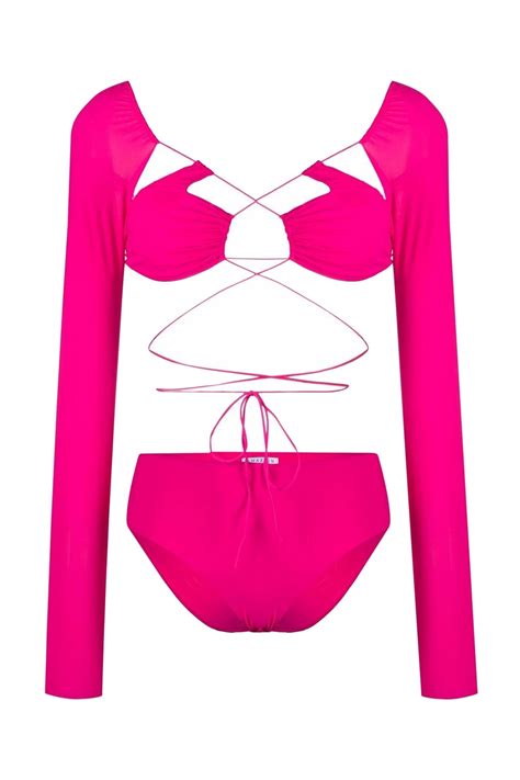 Euphoria Cassie S Pink Swimsuit Has A 500 Person Waiting List Glamour Uk