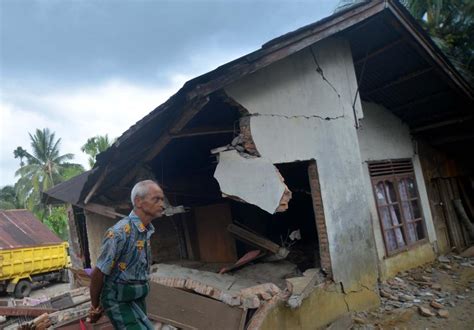 gempa sebabkan sekitar 70 rumah rusak di mamuju republika online