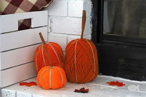 Easy Diy Yarn Pumpkins Craft For Fall Yarn Skein Craft Pumpkin Decor