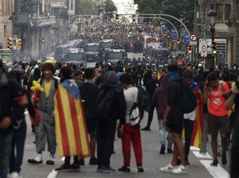 Batalla Campal En Barcelona Espa A Lbum Atl Ntico Diario