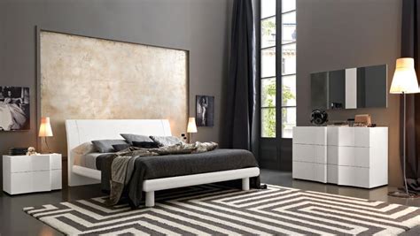 Elegant Wood Modern Master Bedroom Set Feat Wood Grain