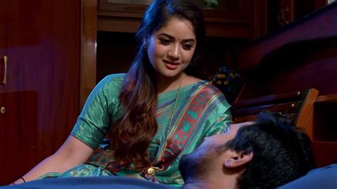 147 Hot Aunty Shafna Nizam Hot Telugu Serial Actress Satin Silk Saree Cute Beautiful