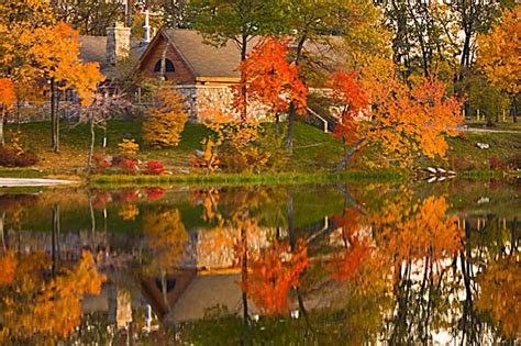 Top 5 Destinations For Autumn In The Northeast United States Lake