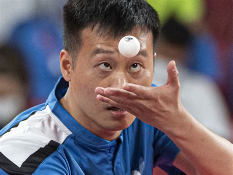Wang sa prebojoval do osemfinále dvojhry Čaká ho úradujúci majster
