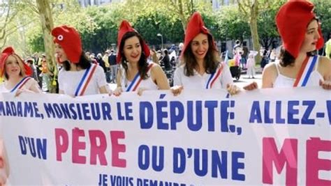 Les Opposants Au Mariage Pour Tous Manifestent Dimanche à Paris