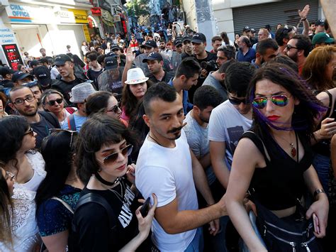 Istanbul Pride Turkish Riot Police Fire Rubber Bullets At Lgbt Marchers The Independent The