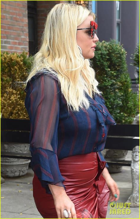 Jessica Simpson Gets Fashionable In New York City Photo 3939630