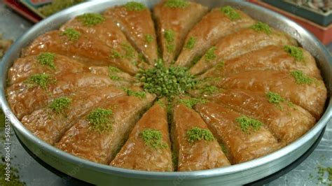 Traditional Turkish Baklava Pistachio Pastry Dilberdudagi Ozel Kesim