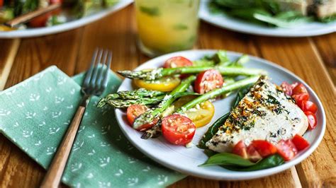 Are you a diabetic looking for healthy and easy recipes or meals that'll only take you 30 minutes to make? 7 Healthy Meal Tips for Type 2 Diabetes | Everyday Health