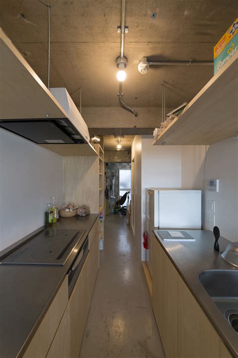 Small Japanese Apartment Splits Up Space With Partitions