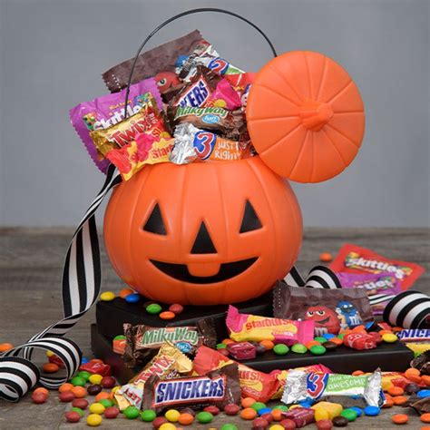 Are you shopping for your child's teacher? No Tricks...Only Treats Halloween Gift Basket by ...