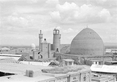 Masjid I Jami Hamadan View Of Dome And Minaret Of Qibla Iwan Seen