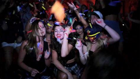 7 Tips For Girls Going Clubbing For The First Time