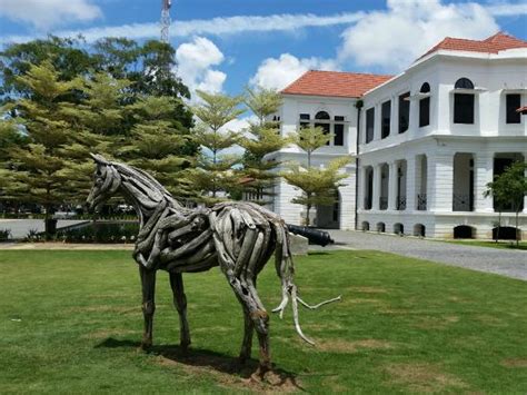 It is constructed by sultan abu bakar who is the greatest and most influential leader of johor in the early days. THE 5 BEST Things to Do in Pekan - UPDATED 2020 - Must See ...