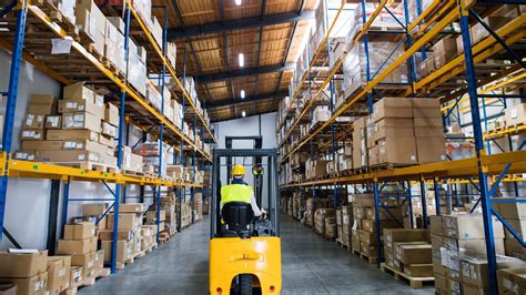 A Look At Various Material Handling Equipment Used In A Warehouse