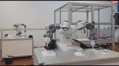 youmi il robot che insegna al mits di udine