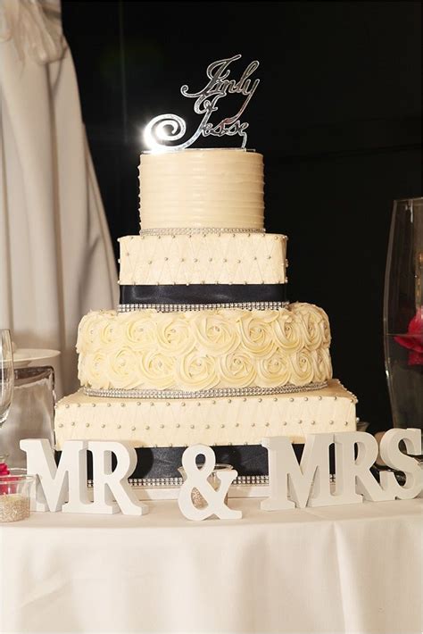 Classic Ivory And Navy Wedding Cake ~ Photo Dream Photo And Video ~ Mr