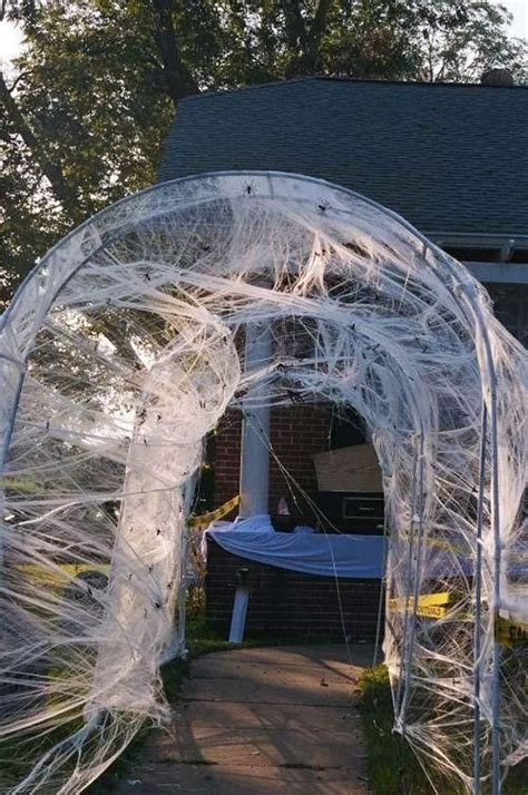 27 Spooky Halloween Entrance Ideas You Can Try 2022 Diy Halloween Entrance Scary Halloween