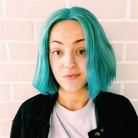 omg check out that electric blue, wish I was that daring ...
