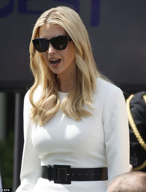 Ivanka Trump Heads To Work In A Oscar De La Renta Dress Daily Mail Online