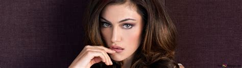 Preciosa Phoebe Tonkin Actriz Australiana Hd Descargar Fondo De Pantalla