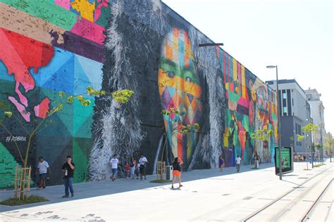 Rio De Janeiro Andando De Vlt E Conhecendo O Mural Etnias De Kobra