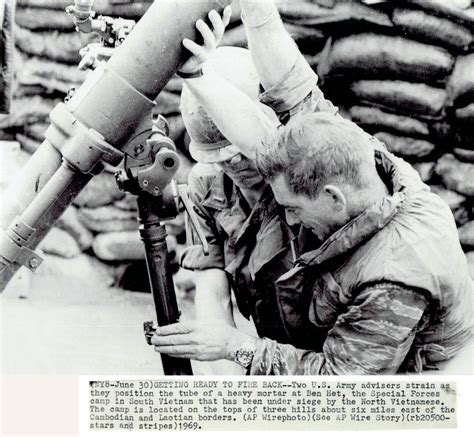 Vietnam War 1969 Wire Photo Us Army Soldiers Load Mortar Flickr