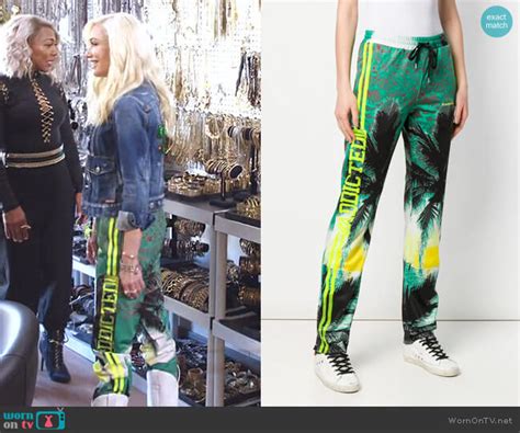 Wornontv Gwen Stefanis Green Printed Track Pants On The Voice Gwen