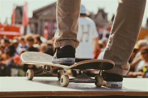 Top 12 Easy Beginner Skateboard Tricks For Newbies! - Times Square Chronicles