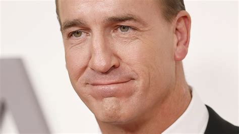 Twitter Has Mixed Feelings About Peyton Manning Co Hosting The 2022 Cmas