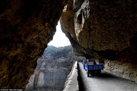 Images Show Steep Cliff Road Carved By Chinese Villagers Daily Mail
