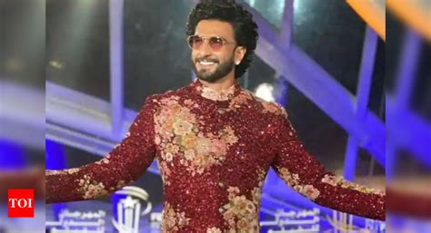 Ranveer Singh Sets The Stage On Fire As He Dances To His Hit Number