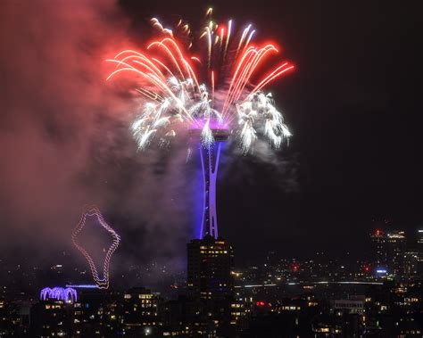 Photos Drones Light Up The Seattle Sky For Annual Space Needle New