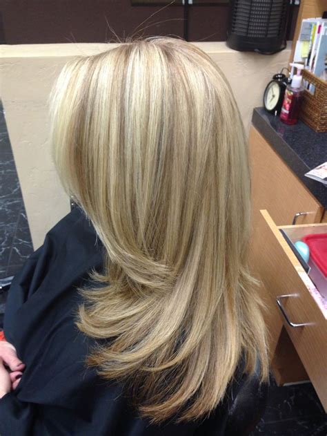 While highlights are created using bleach light brown lowlights with hints of gold will brighten up dull hair and balance out a neutral complexion. blonde hair with lowlights - Google Search | Blonde hair ...